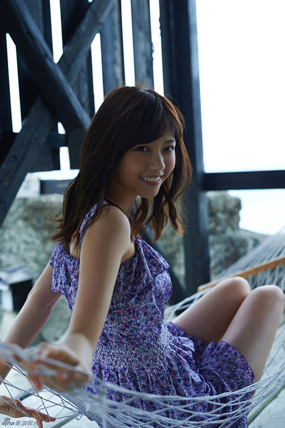 日本偶像女星西野七濑海边嬉戏清新迷人