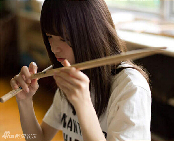 “神选美少女”斋藤飞鸟制服照曝光显清纯