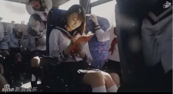 日本校园恐怖片 女主捡笔抬头全车掉人头