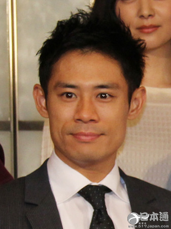 “电车男”伊藤淳史喜获千金升级奶爸