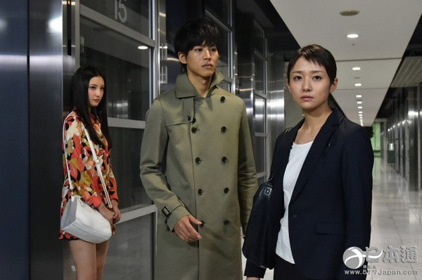 木村文乃晒女警造型自拍 网友点赞：太可爱！