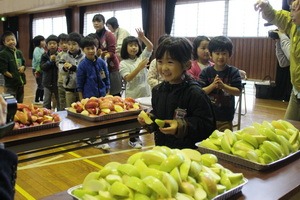 JA津轻MIRAI为长崎小学生送去美味青森苹果