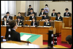 长崎召开年轻人议会 意在提高年轻人参政意识