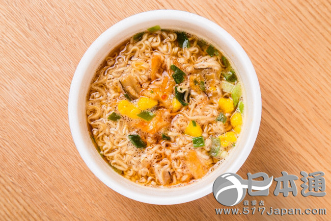 日清“鸡肉拉面 韩国泡菜锅风味”杯面