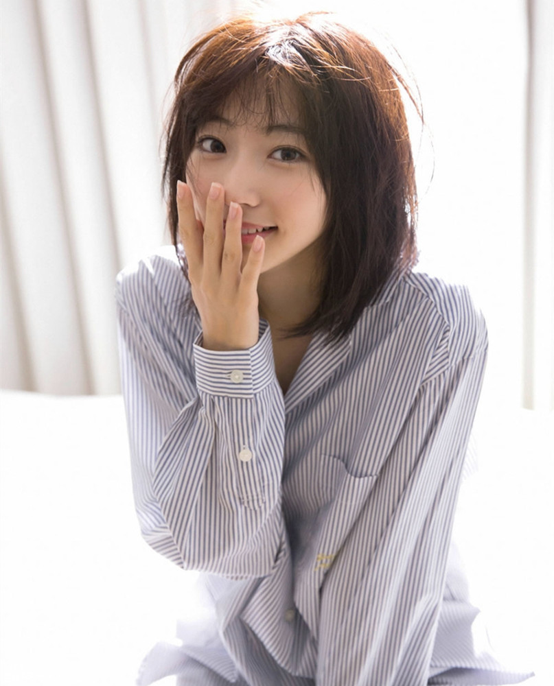 日本97年萌妹家居写真 皮肤白皙清纯可爱