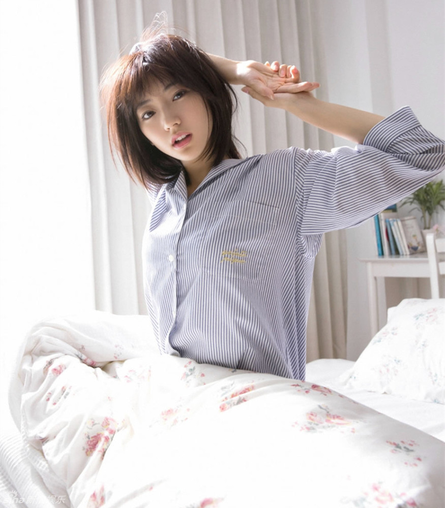 日本97年萌妹家居写真 皮肤白皙清纯可爱