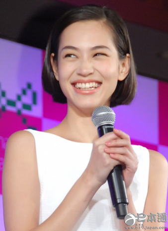 水原希子出席圣诞活动 默认与野村周平交往