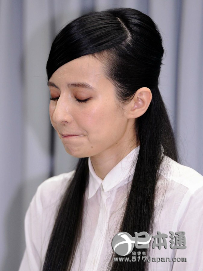 高好感度艺人Becky丑闻缠身 道歉会上显憔悴