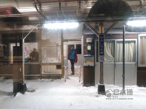 泪腺崩坏，日本女高中生与火车站的感人故事