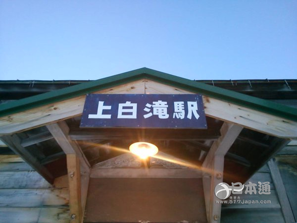 泪腺崩坏，日本女高中生与火车站的感人故事