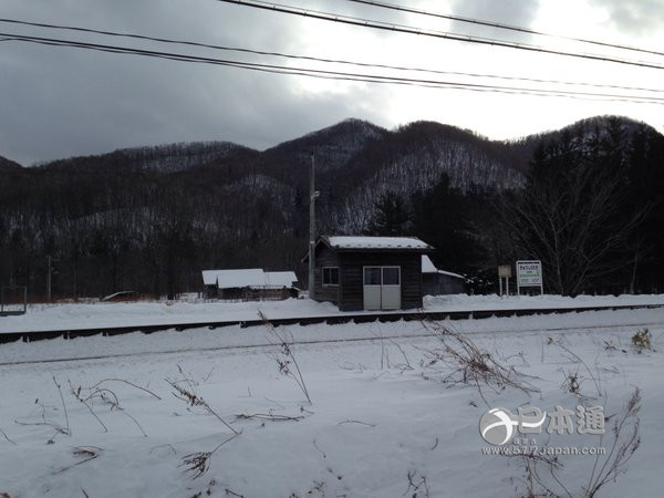 泪腺崩坏，日本女高中生与火车站的感人故事