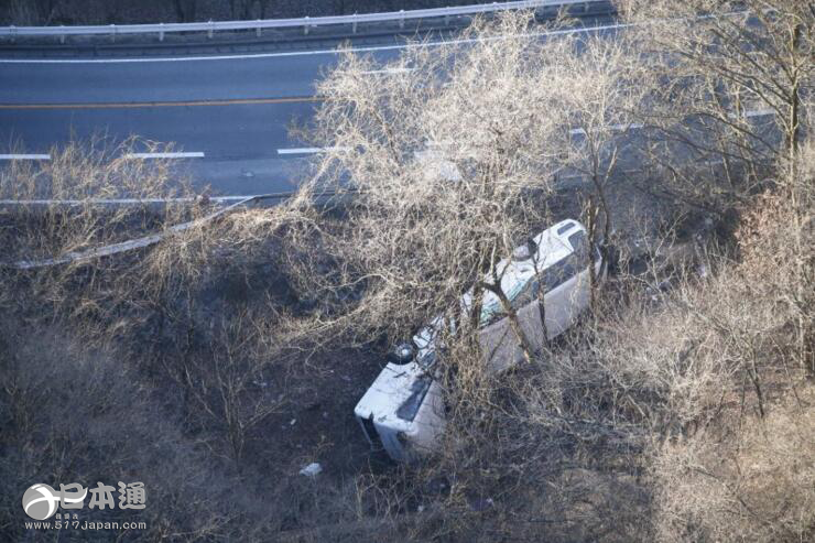 日本轻井泽巴士坠崖 已造成14死27伤