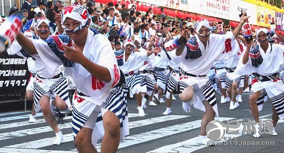 日本人为什么喜欢拿袜子当鞋子呢？
