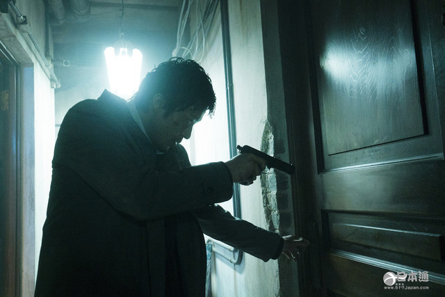 小栗旬《恶魔蛙男》公开最新预告视频和海报