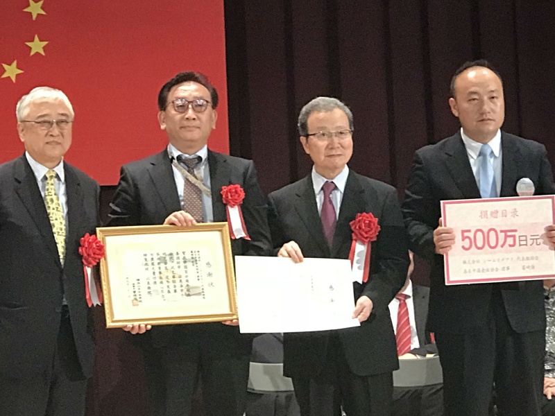 日本新华人露崎强致富不忘助教的启示