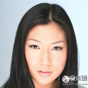 浅井千寻:月收12万日元,推算年收144万日元.