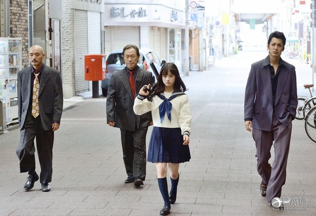 《水手服与机关枪-毕业-》Kitty猫cos桥本环奈