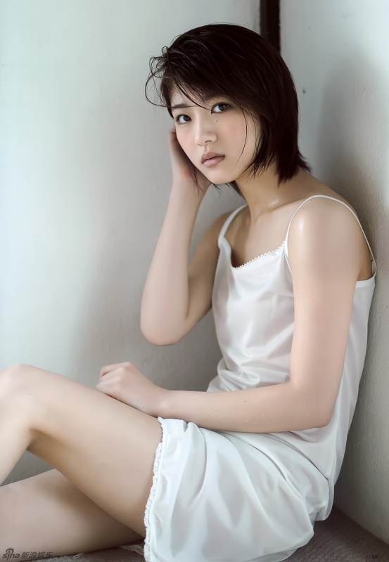 日本短发女星若月佑美拍写真 清新自然