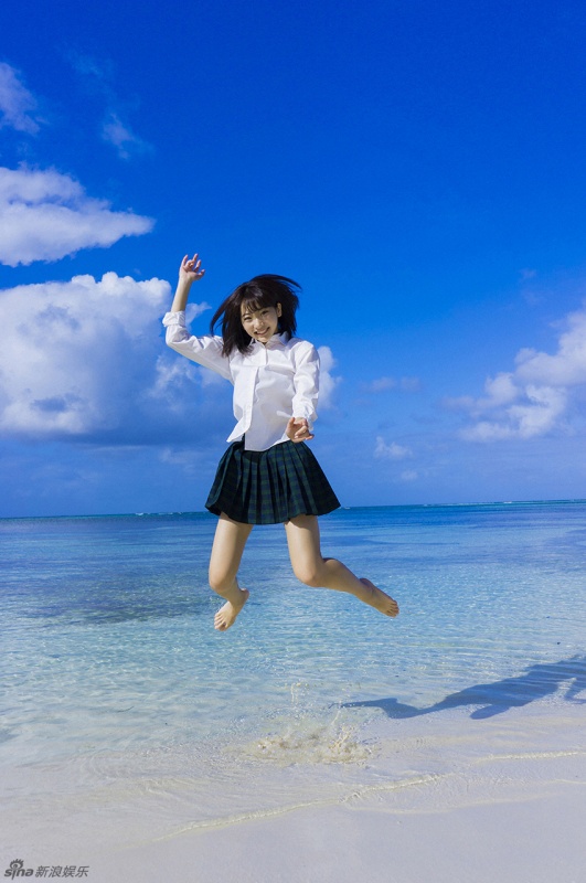 日本女星武田玲奈海边写真 上演湿身诱惑