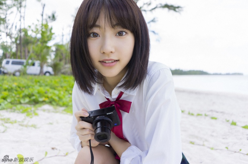 日本女星武田玲奈海边写真 上演湿身诱惑