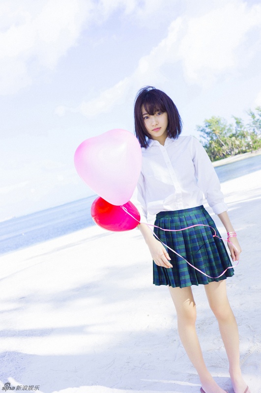 日本女星武田玲奈海边写真 上演湿身诱惑