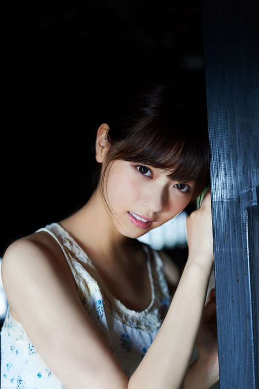 日女星西野七濑穿碎花裙露浅笑超清新