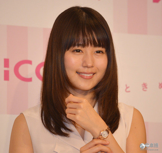 日本清纯派女星有村架纯迎23岁生日