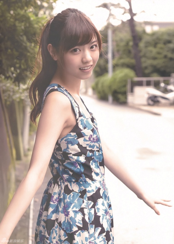 日女星西野七濑穿碎花裙露浅笑超清新