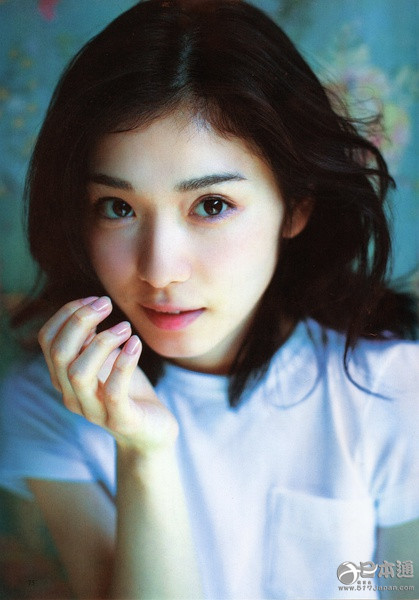 日本次世代女演员松冈茉优迎21岁生日