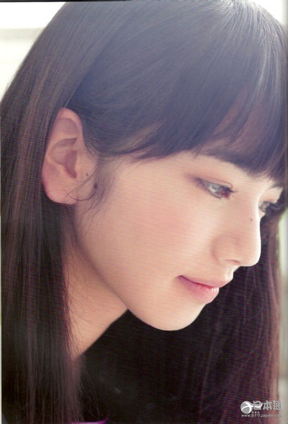 日本年轻女演员小松菜奈迎来20岁生日