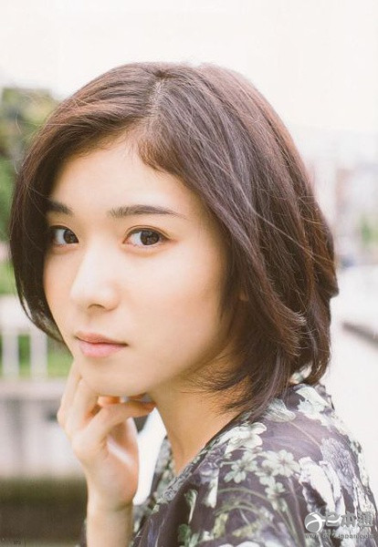 日本次世代女演员松冈茉优迎21岁生日