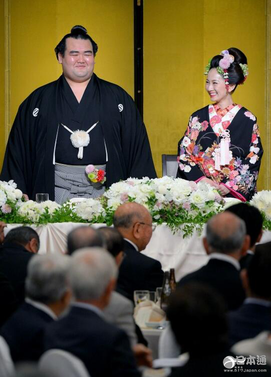 大关力士琴奖菊在家乡福冈县举办和式婚宴