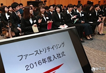 日本优衣库率先举办新员工入社仪式