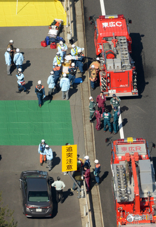 东广岛市一隧道发生12车追尾的重大交通事故