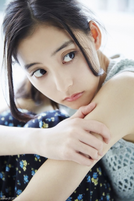 日女星皮肤水嫩q弹大眼清纯卖萌可爱