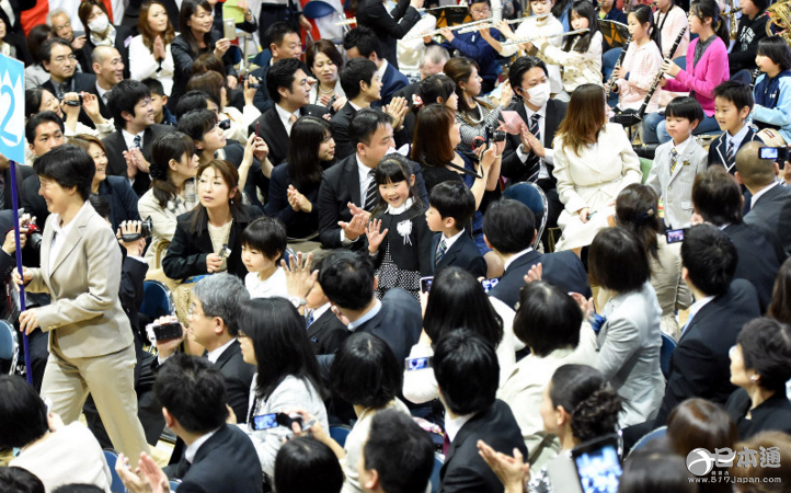 东京大部分公立小学举行开学典礼