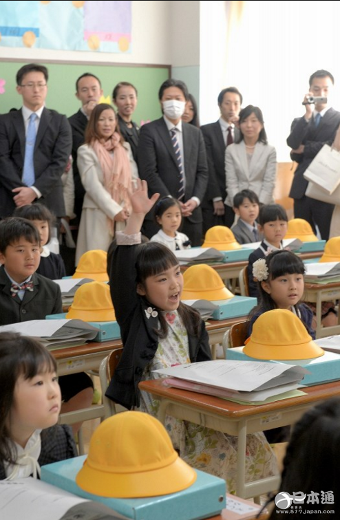 东京大部分公立小学举行开学典礼
