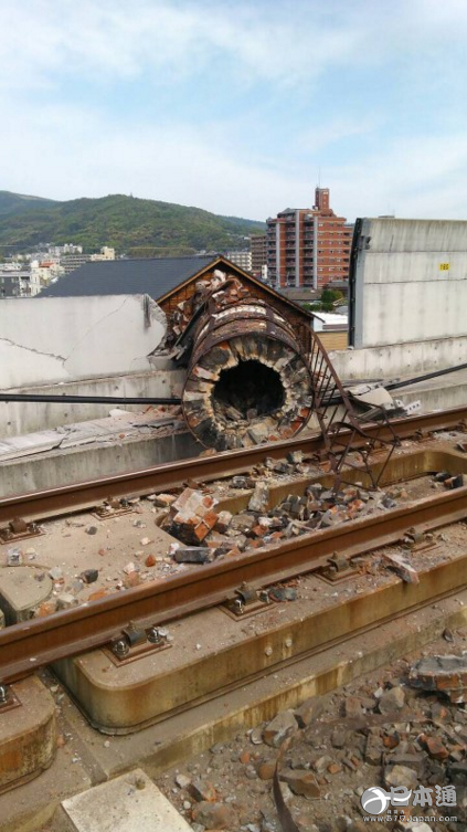受熊本地震影响,九州新干线至少有50出隔音墙倒塌,高架桥上出现25处
