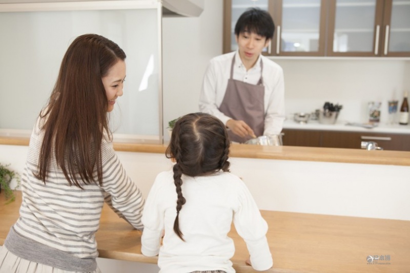 男尊女卑的日本社会会重男轻女吗？