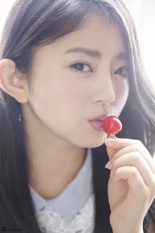 日本95后女星拍大片 圆圆娃娃脸清纯可爱