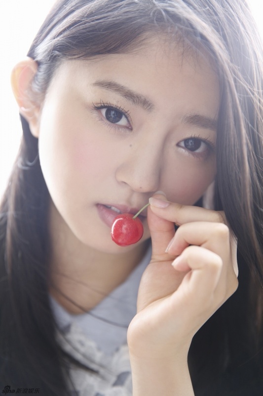 日本95后女星拍大片 圆圆娃娃脸清纯可爱