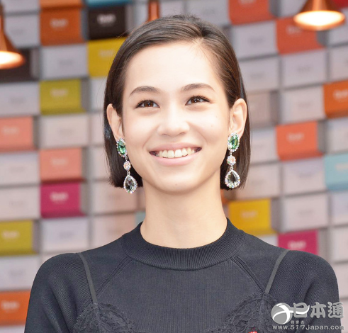 水原希子晒妈妈美照 被赞风姿绰约