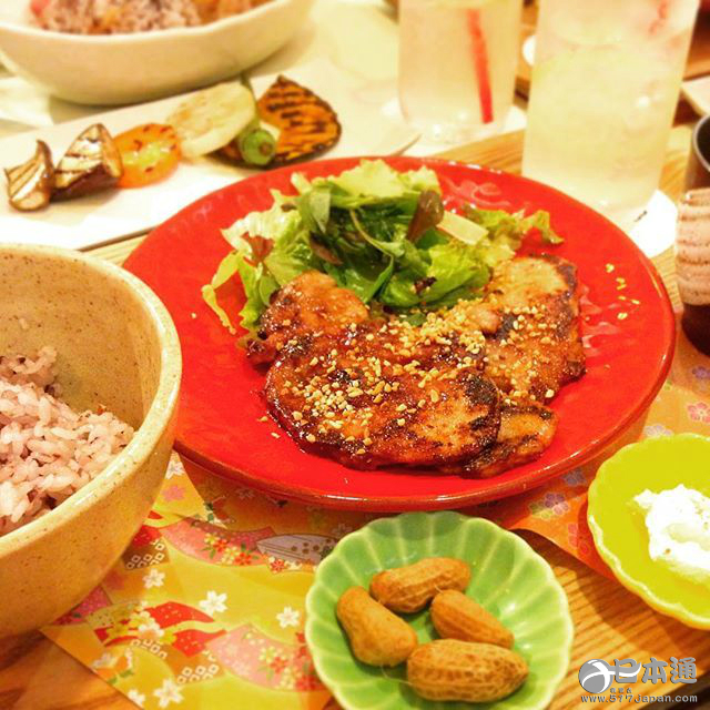 可以随处涂鸦的文具咖啡厅 工作消遣两不误
