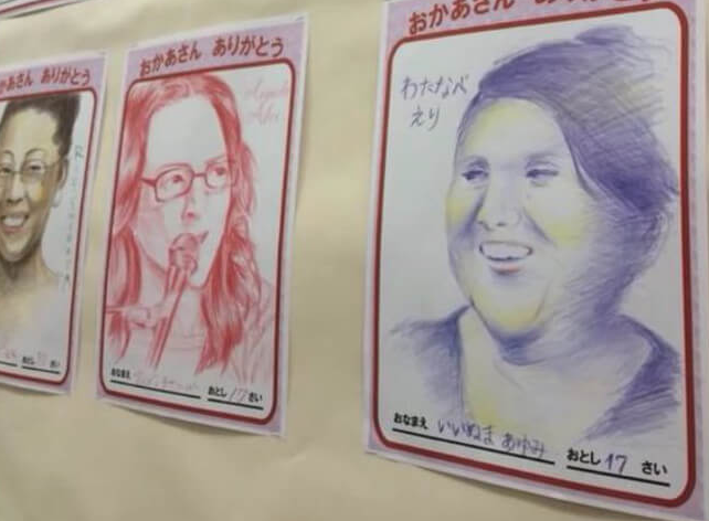 走偏的画风！日本孩子母亲节展示神画技