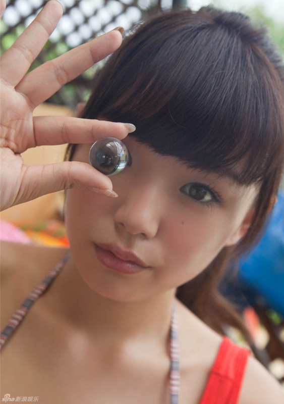 日女星筱崎爱浴室诱惑 皮肤白嫩双峰傲人