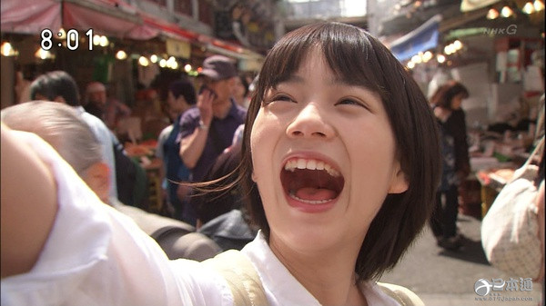呆萌“小海女” 能年玲奈迎23岁生日