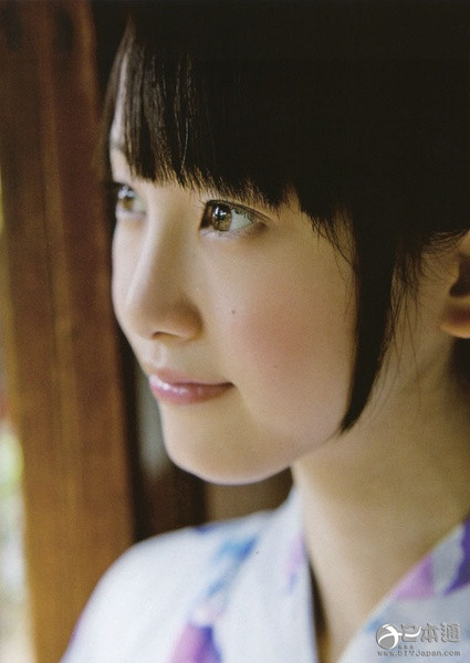 前SKE48成员松井玲奈迎25岁生日