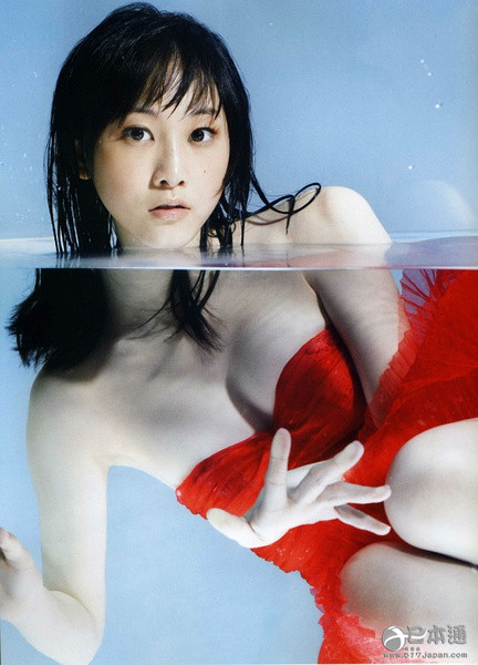 前SKE48成员松井玲奈迎25岁生日