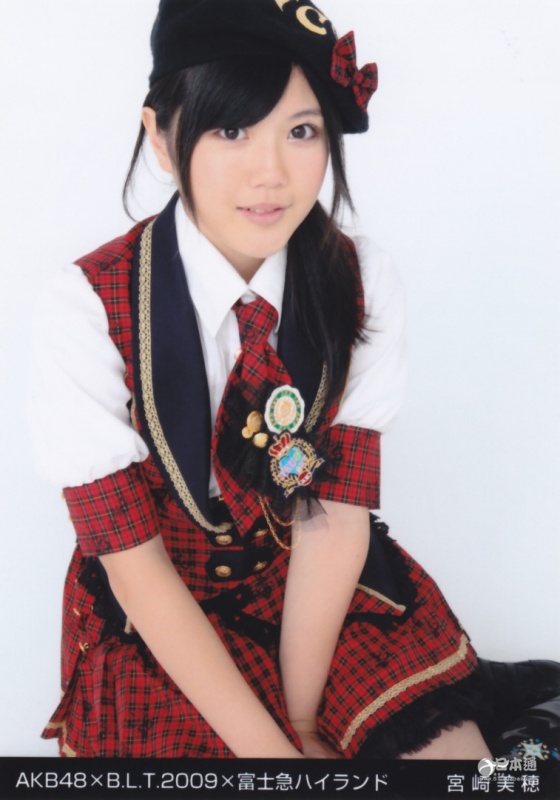 偶像组合AKB48成员宫崎美穗迎23岁生日 偶像组合AKB48成员宫崎美穗迎23岁生日