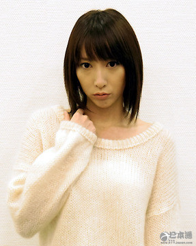 蓝井艾露身体不适暂时终止活动